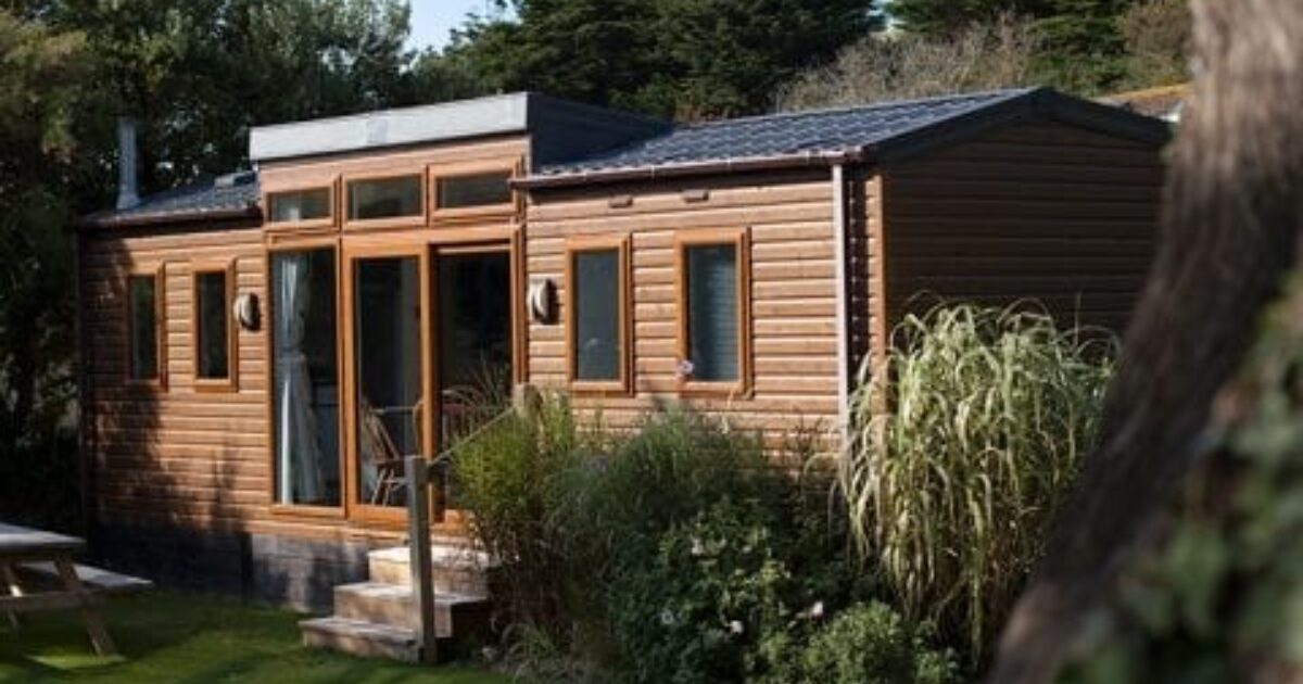 2 Bedroom Dog Friendly Holiday Cabin in Cornwall